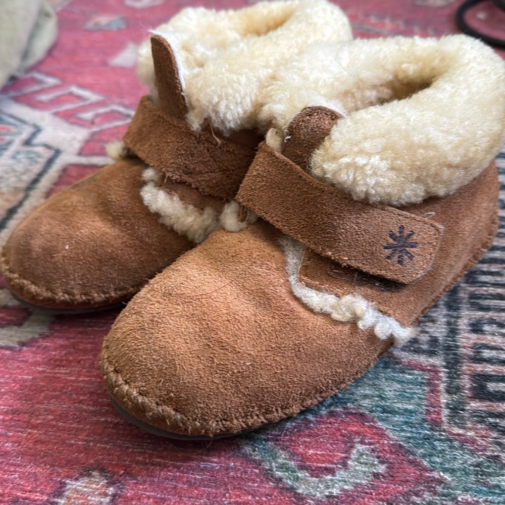 LL Bean Kids Slippers size 9-10